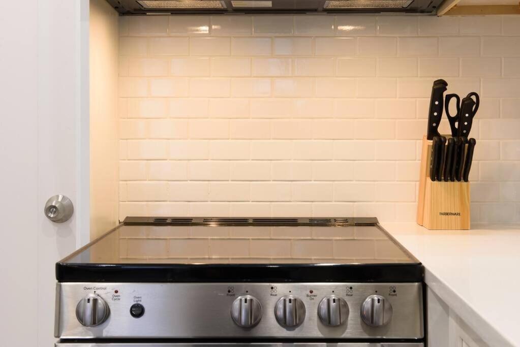 240-12 Brand New Prime Location W&d Appartement