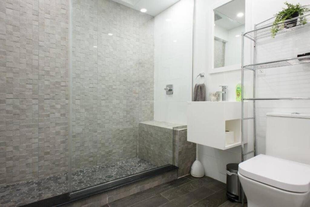 24-15 New Gramercy W&d * New York