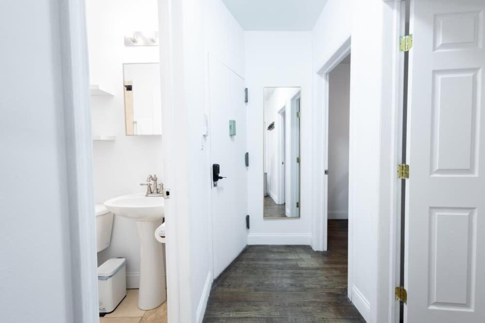 1435-2 3 Bedrooms 2 Bath Wd Ues Appartement *