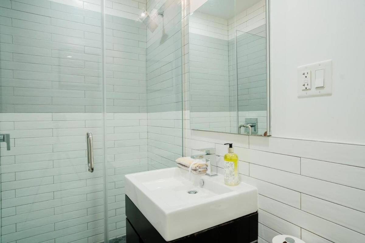 1288-4rn Newly Furnished Prime Ues 2br *