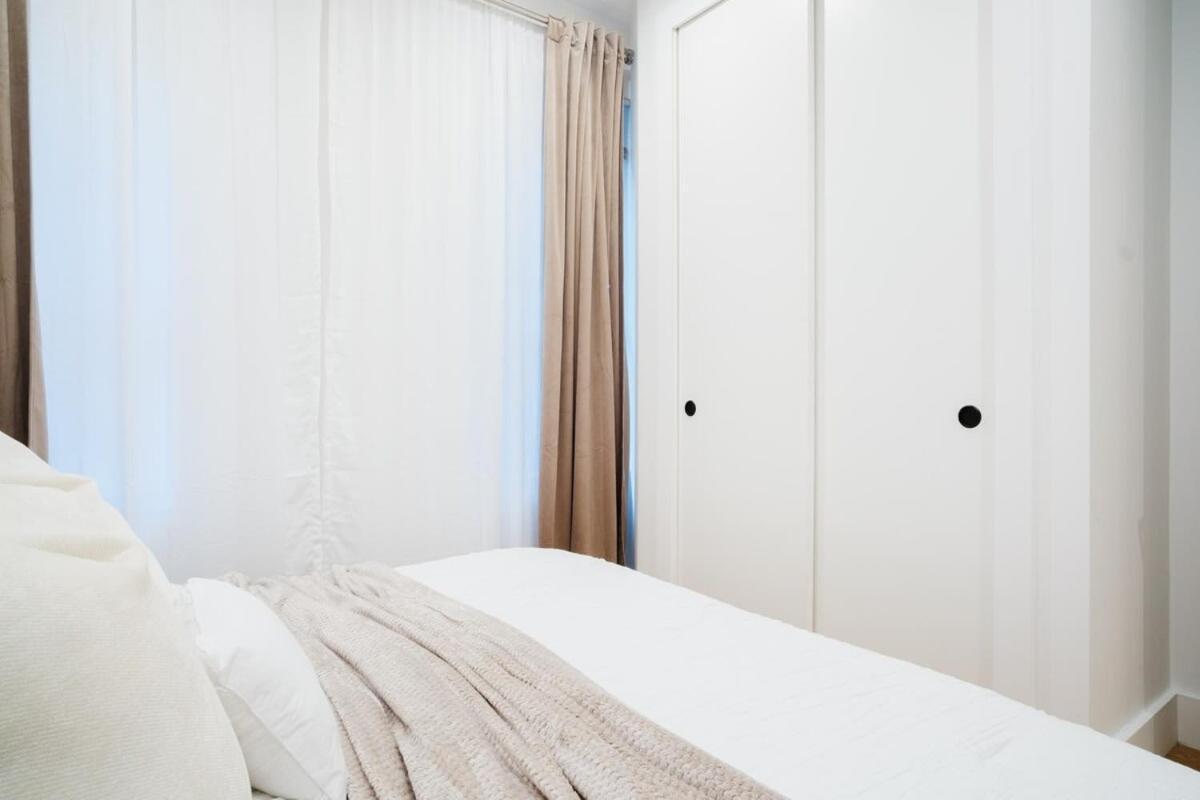 1288-4rn Newly Furnished Prime Ues 2br New York