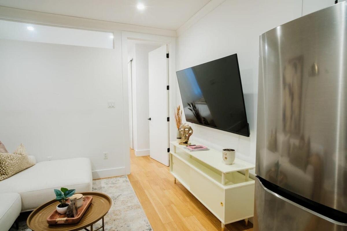 1288-4rn Newly Furnished Prime Ues 2br *