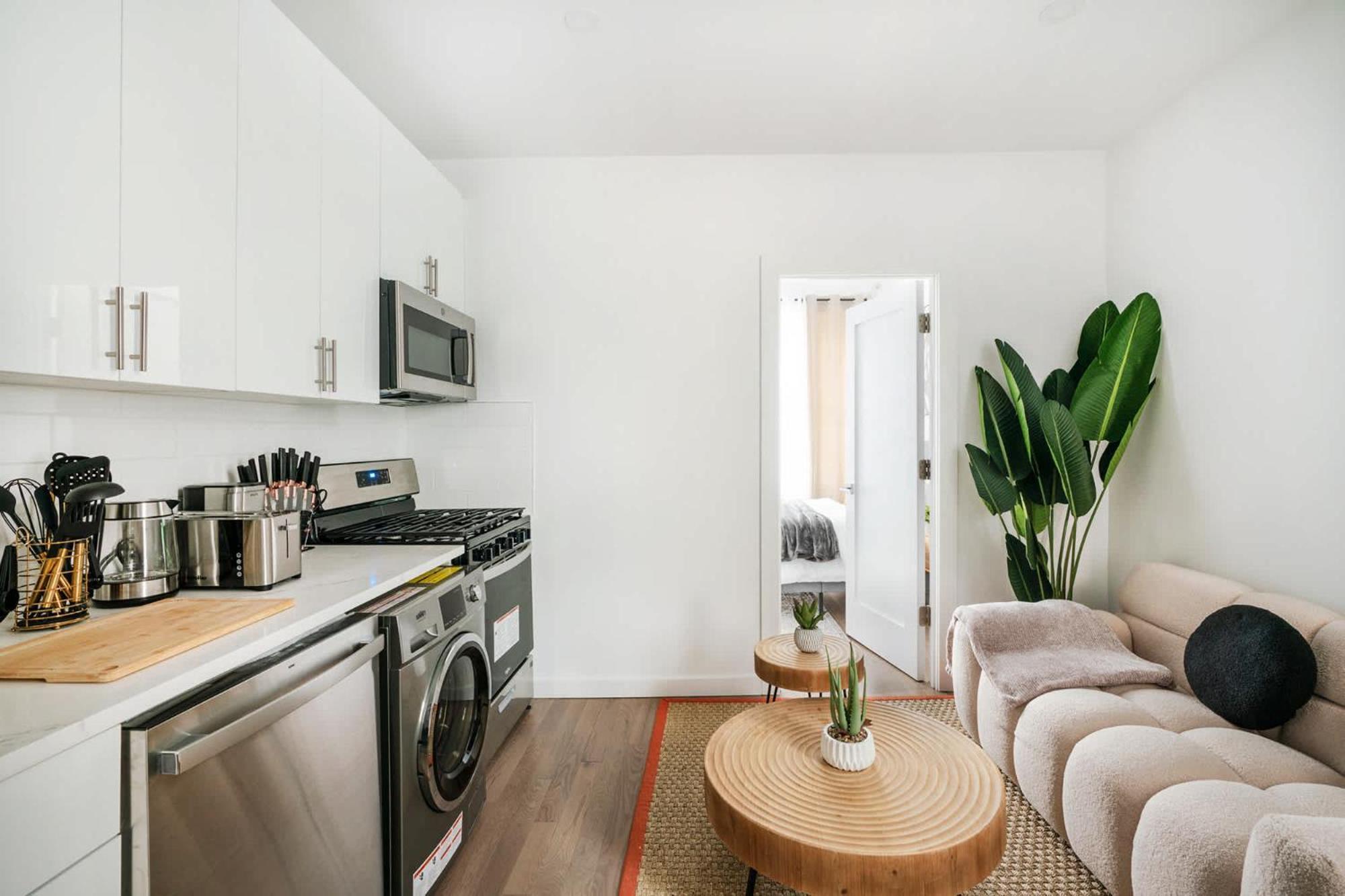 1290-10 New Renovated 2 Bedrooms In Ues