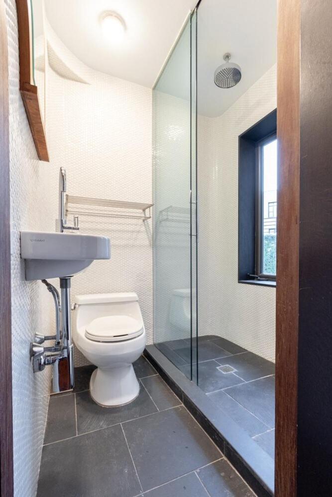 Appartement E10-2 Designer East Village Townhouse 1br *