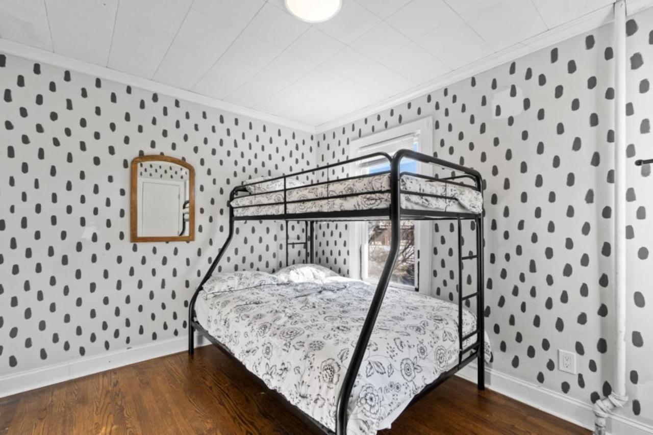 Holiday home The Whimsical Estate Sleeps 16plus 20m To Nyc Free Parking New York City