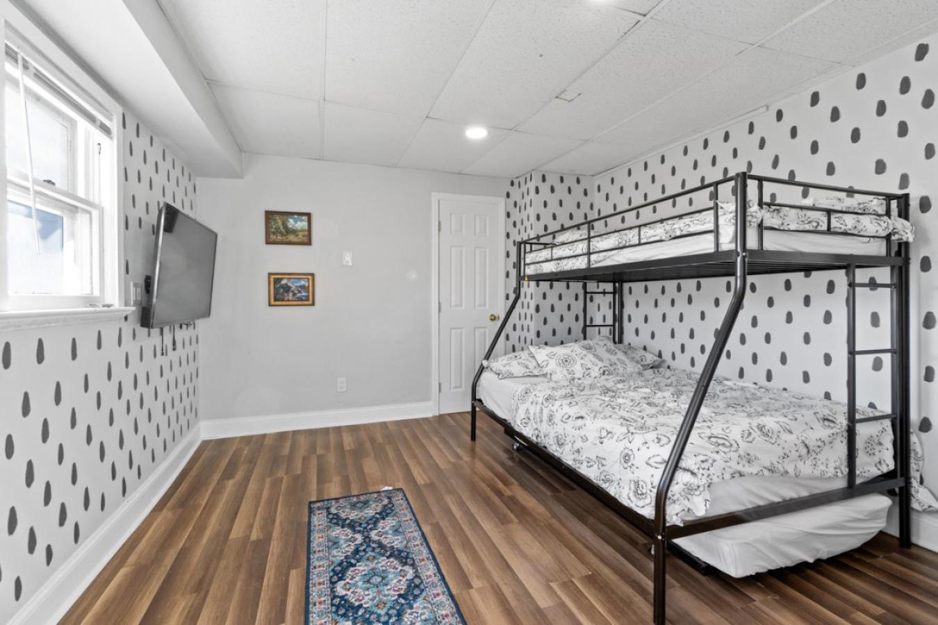 Holiday home The Whimsical Estate Sleeps 16plus 20m To Nyc Free Parking *