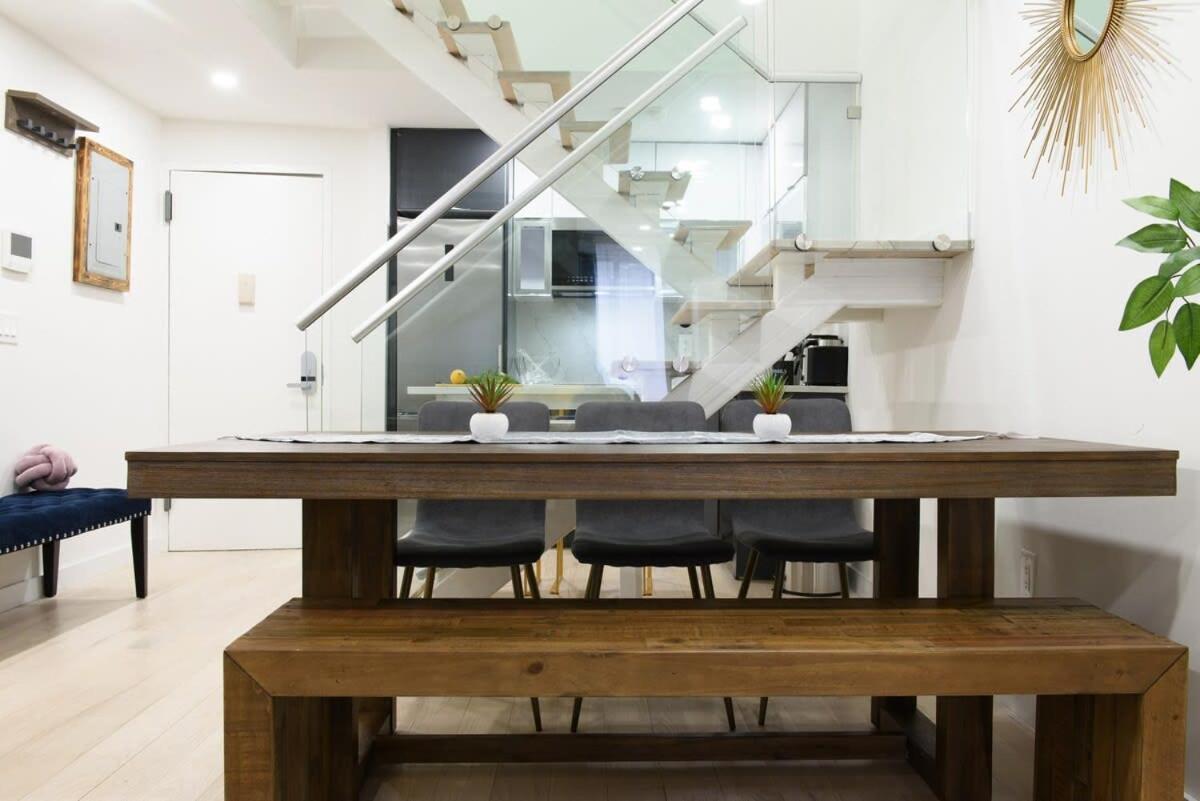 Lejlighed 75-4a Brand New 3br Prime Ues W&d In Unit