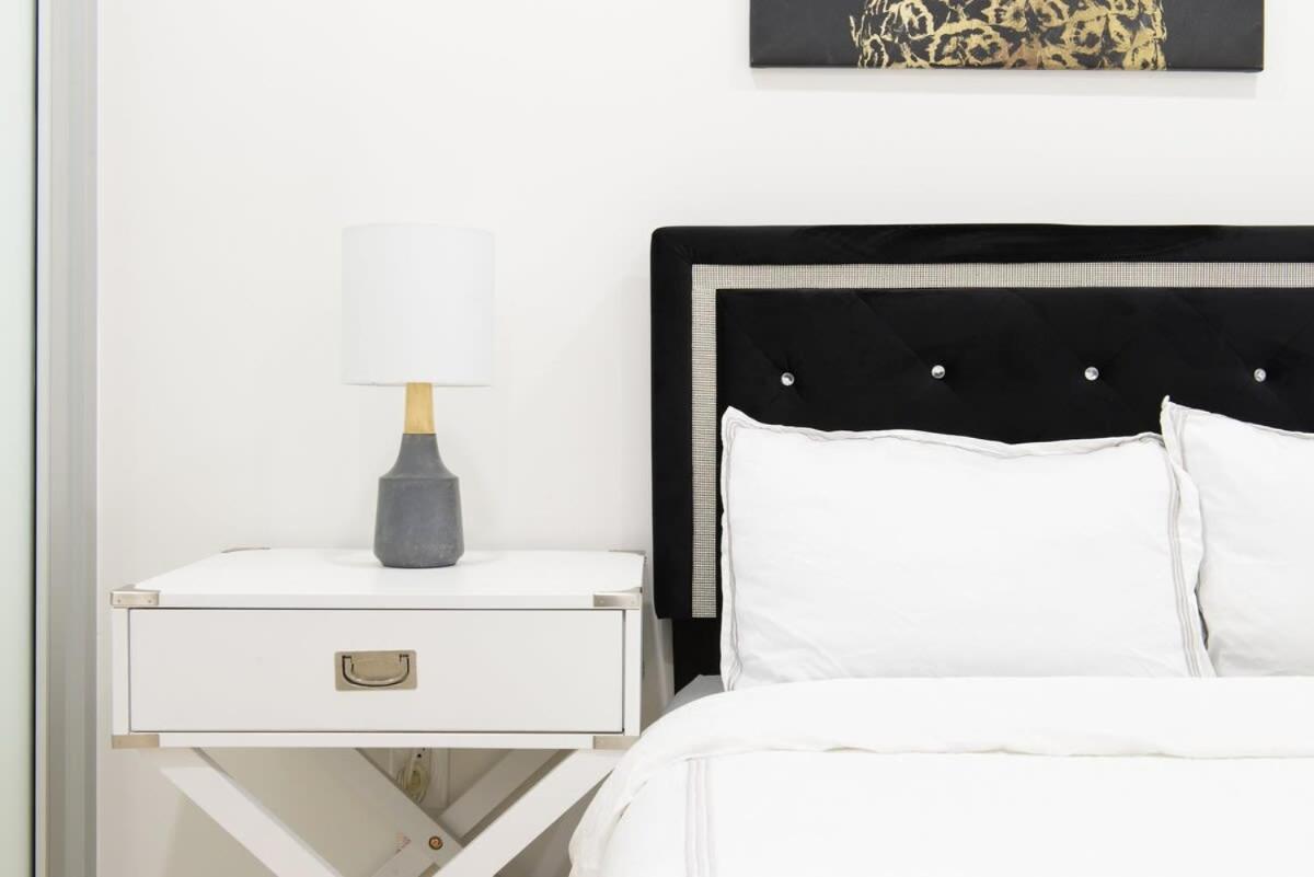 Lejlighed 75-4a Brand New 3br Prime Ues W&d In Unit