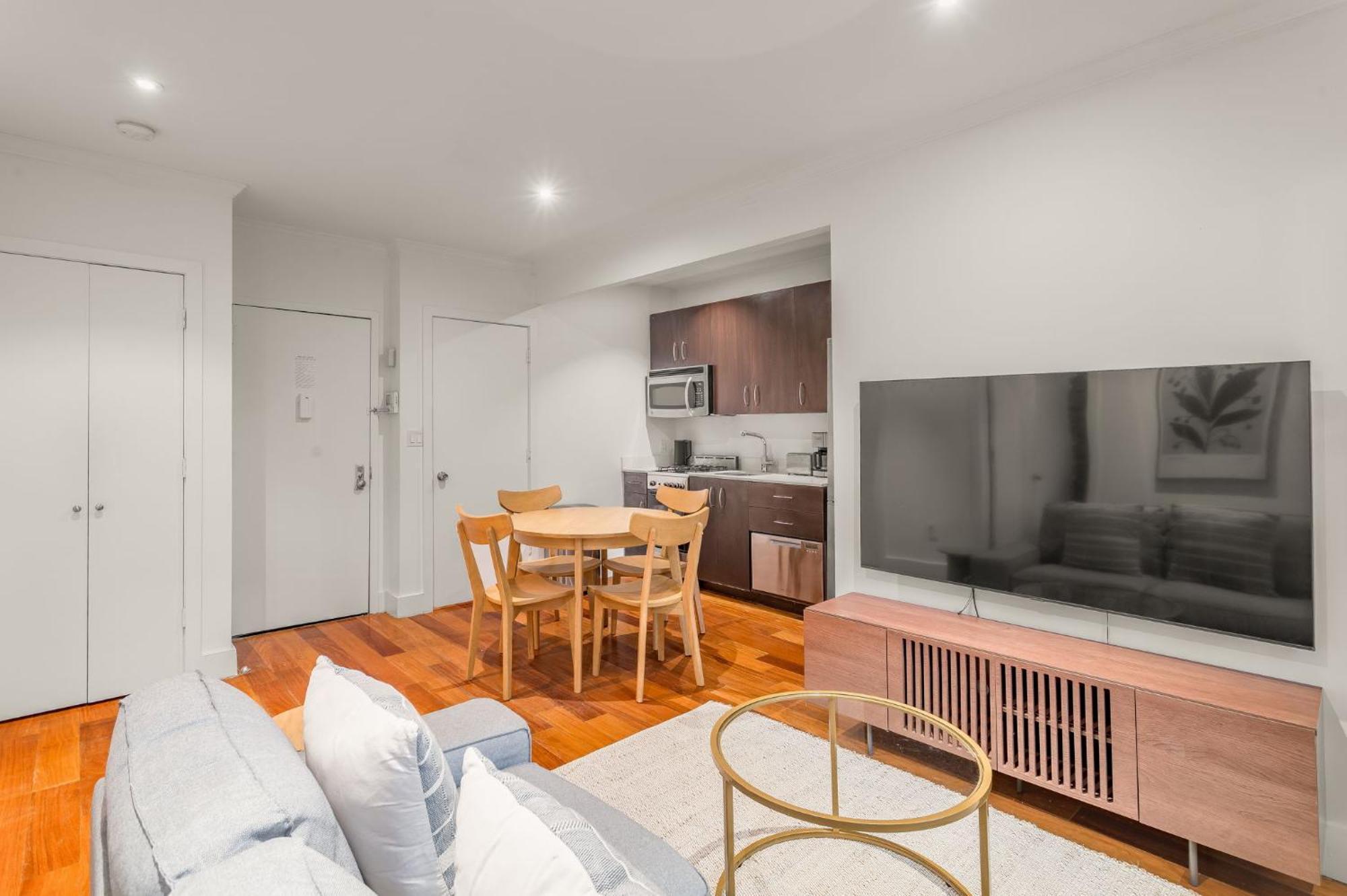 Charming East Village 3bedroom 2bath Near Tompkins Square Park * New York