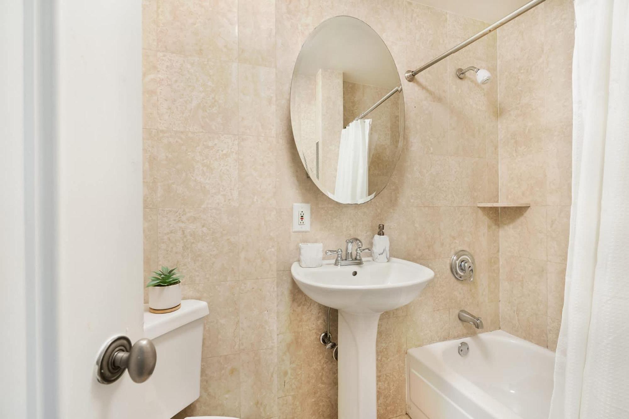 73-1406 New 1br 1bth Uws Doorman Gym Appartement