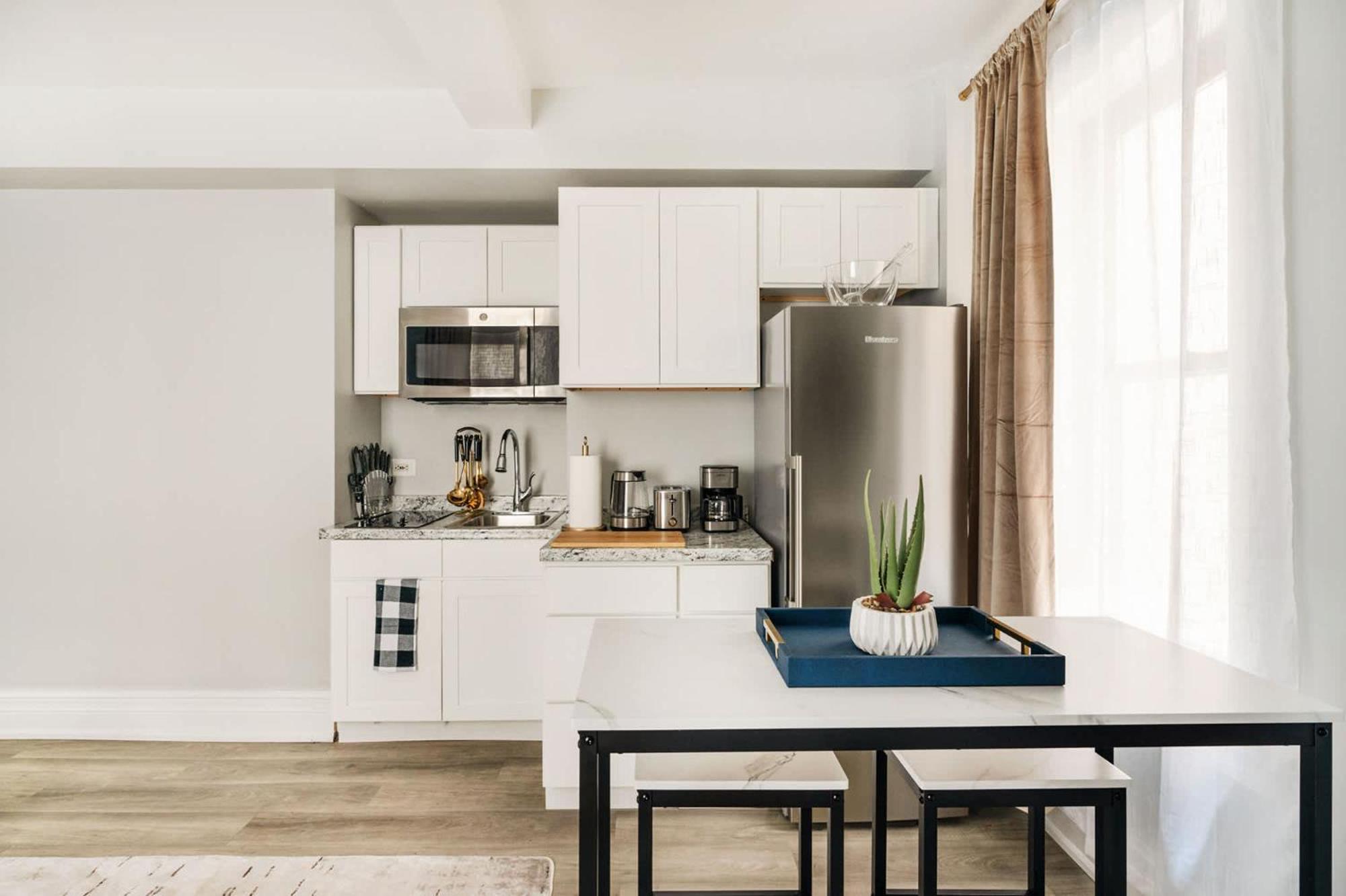 73-1406 New 1br 1bth Uws Doorman Gym New York City