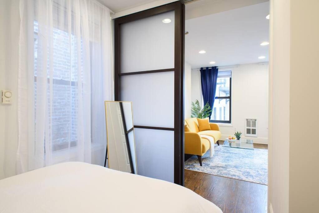 69-5a Celebrate The Season Modern Lower East Side 1br New York