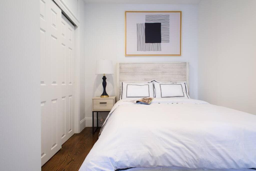 69-5a Celebrate The Season Modern Lower East Side 1br