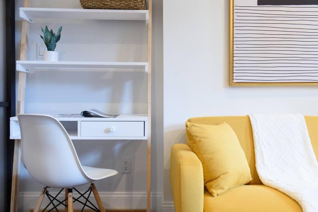 69-5a Celebrate The Season Modern Lower East Side 1br
