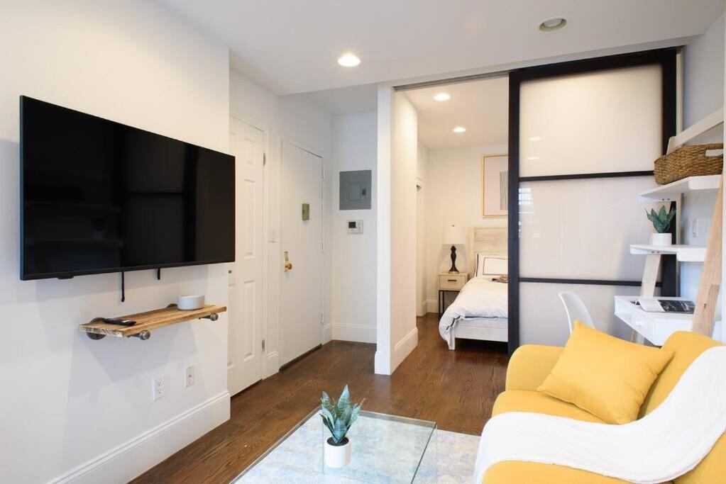 69-5a Celebrate The Season Modern Lower East Side 1br New York