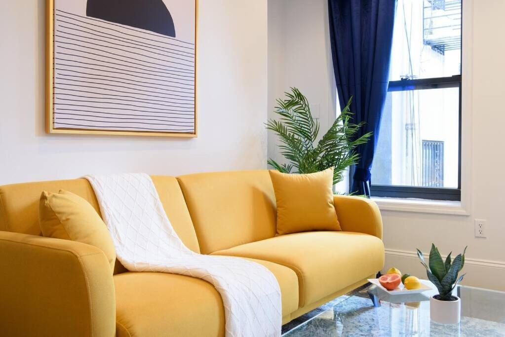 69-5a Celebrate The Season Modern Lower East Side 1br