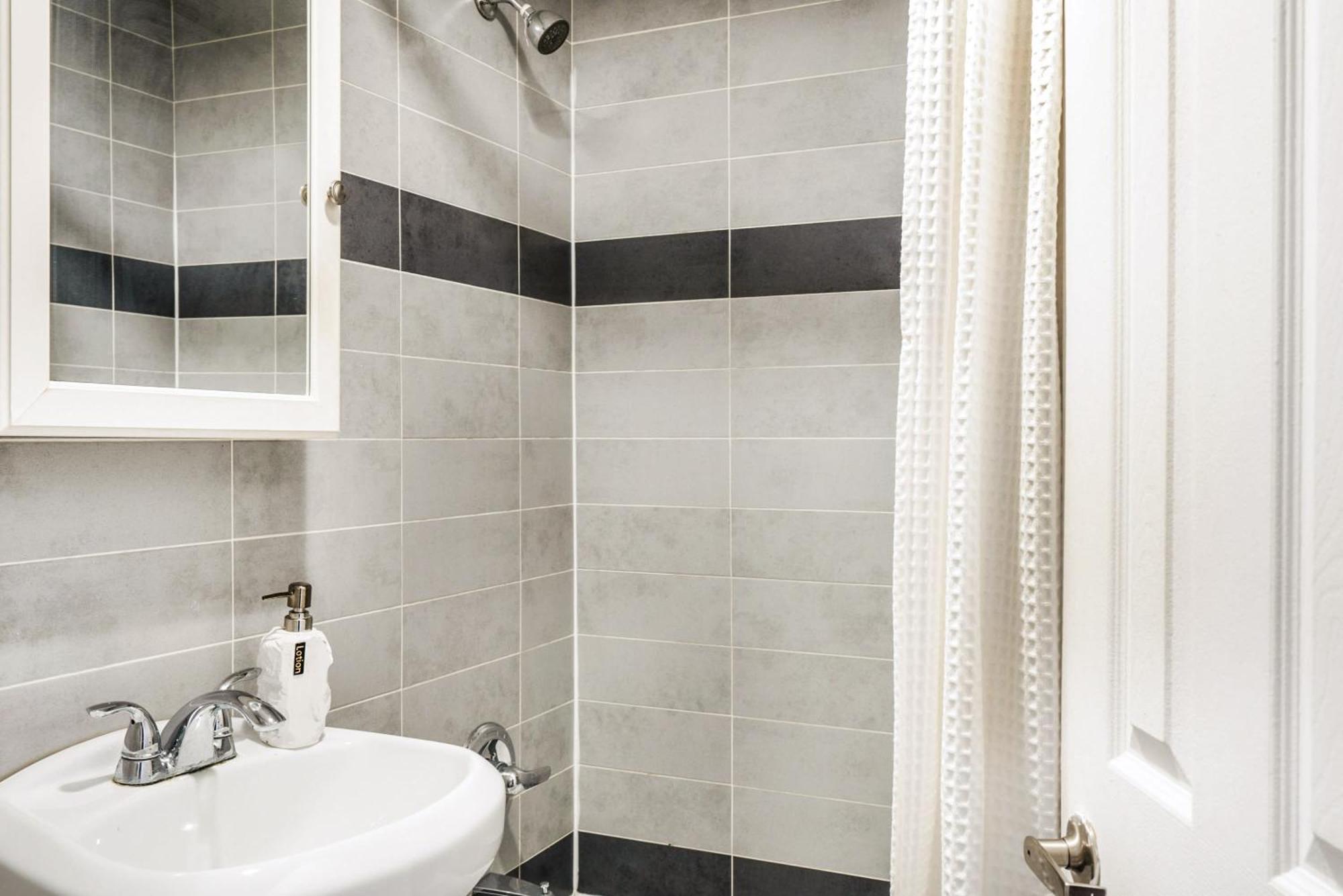 69-4d Trendy Lower East Side 1br Brand New *
