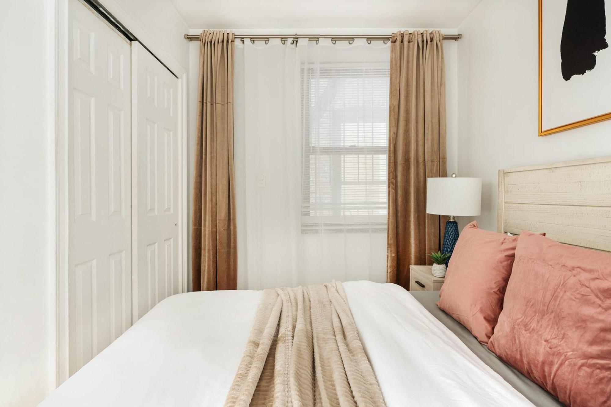 69-4d Trendy Lower East Side 1br Brand New * New York