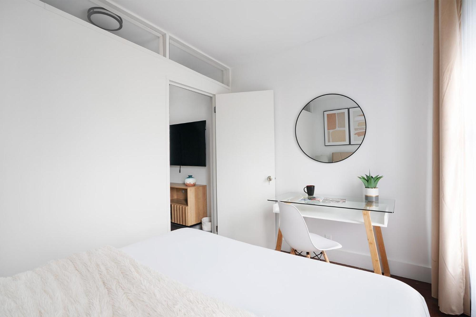 444-4f Newly Furnished Elv 1br Hells Kitchen