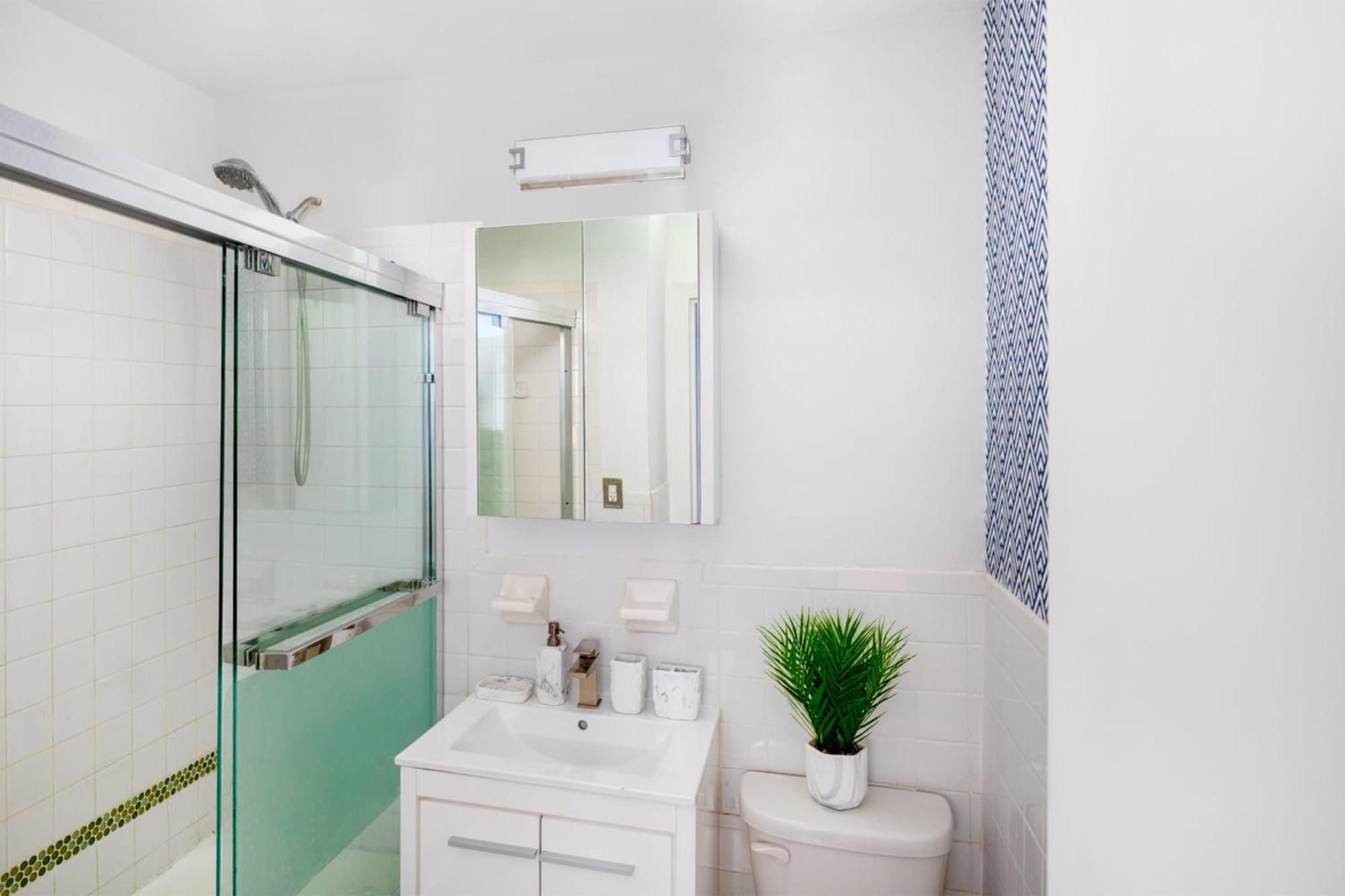 Appartement 444-4f Newly Furnished Elv 1br Hells Kitchen