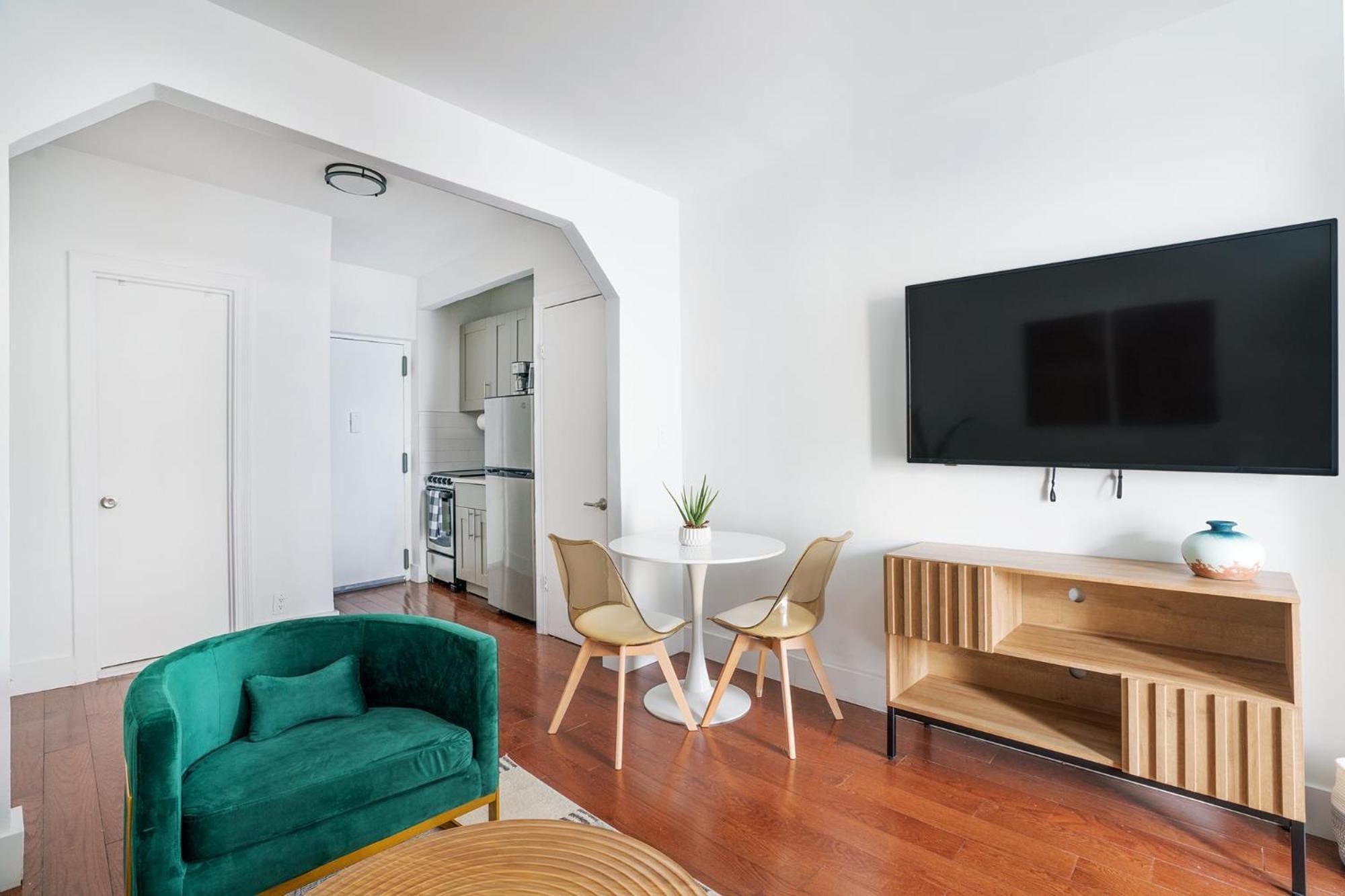 444-4f Newly Furnished Elv 1br Hells Kitchen Appartement New York