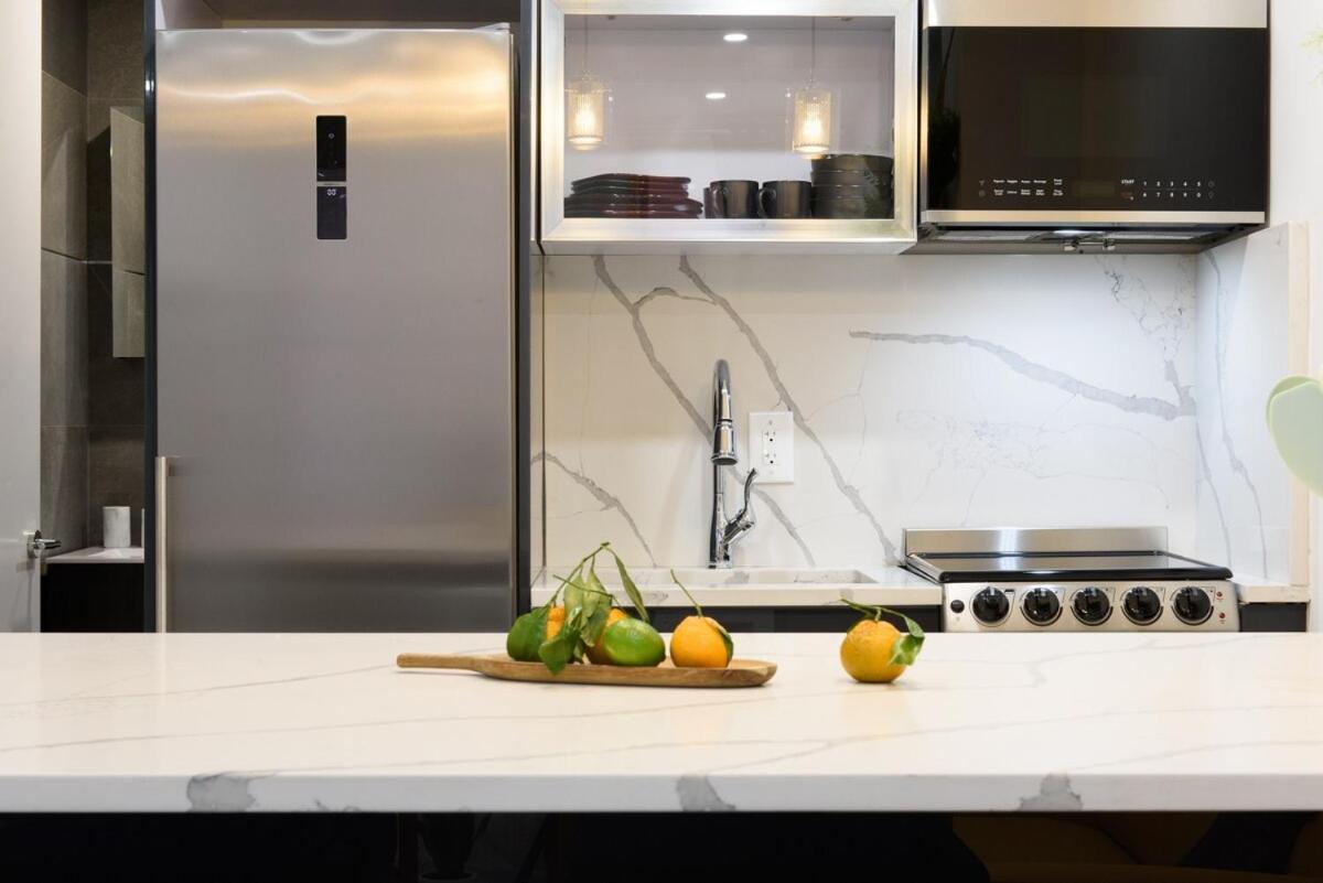 1597-9 Renovated Prime Ues Wd In Unit *