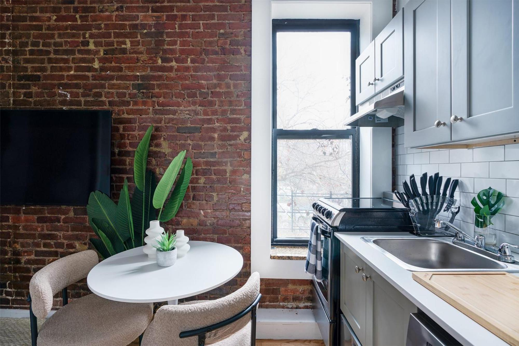 153-1g Newly Renovated 2br Lower East Side *