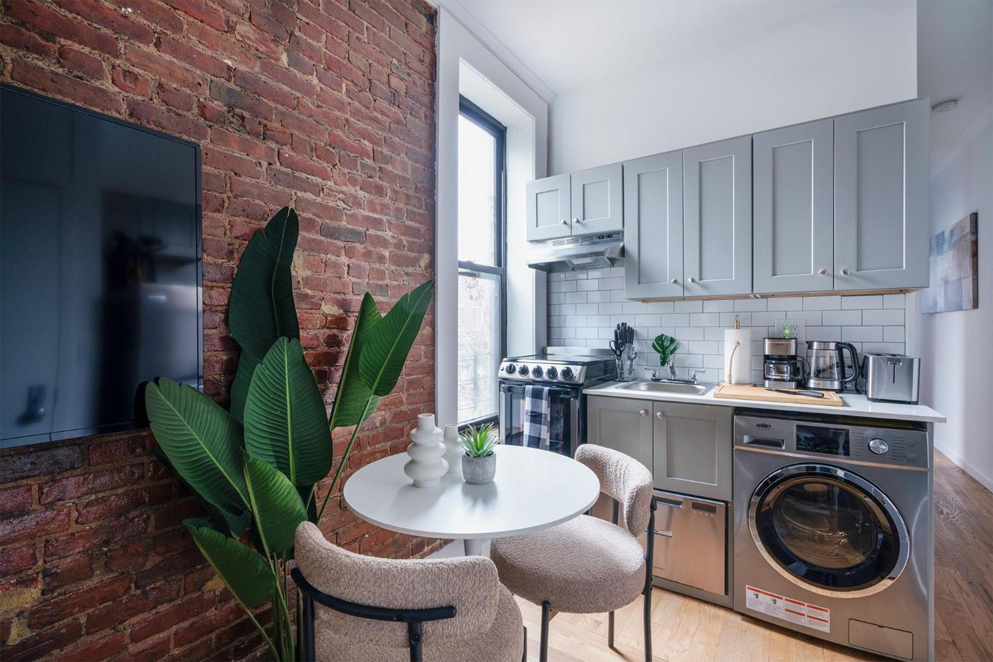 153-1g Newly Renovated 2br Lower East Side * New York