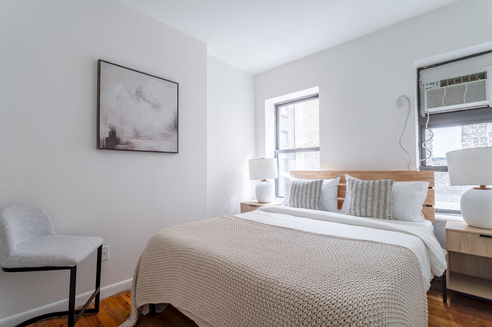 Wonderful 3bedroom 1bath Haven In Hells Kitchen Just Steps From Times Square Appartement New York