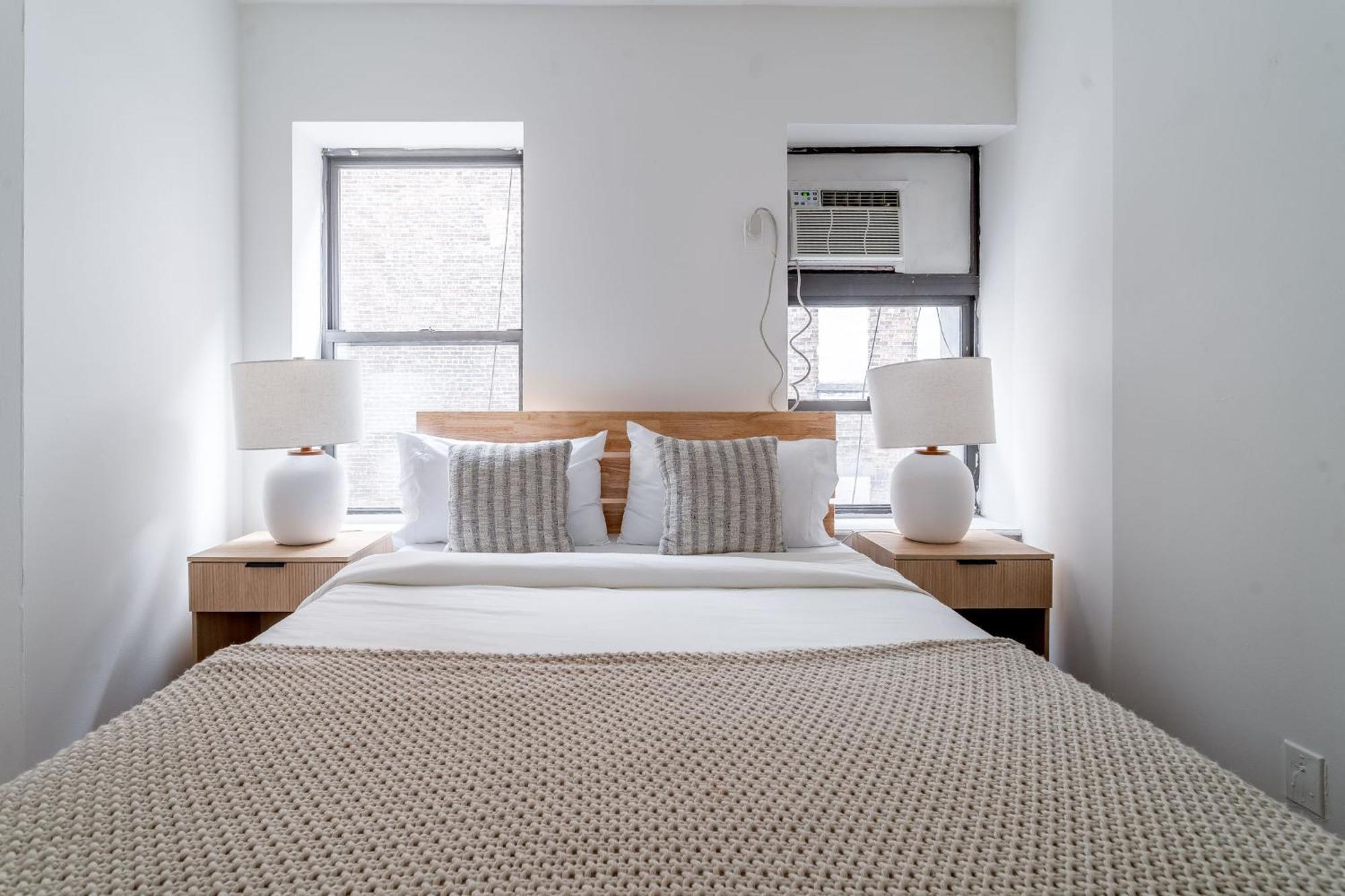 Wonderful 3bedroom 1bath Haven In Hells Kitchen Just Steps From Times Square Appartement New York