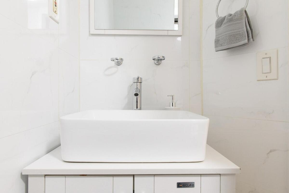 428-4r Prime Midtown Large 2 Bedroom Newly Furnished Appartement