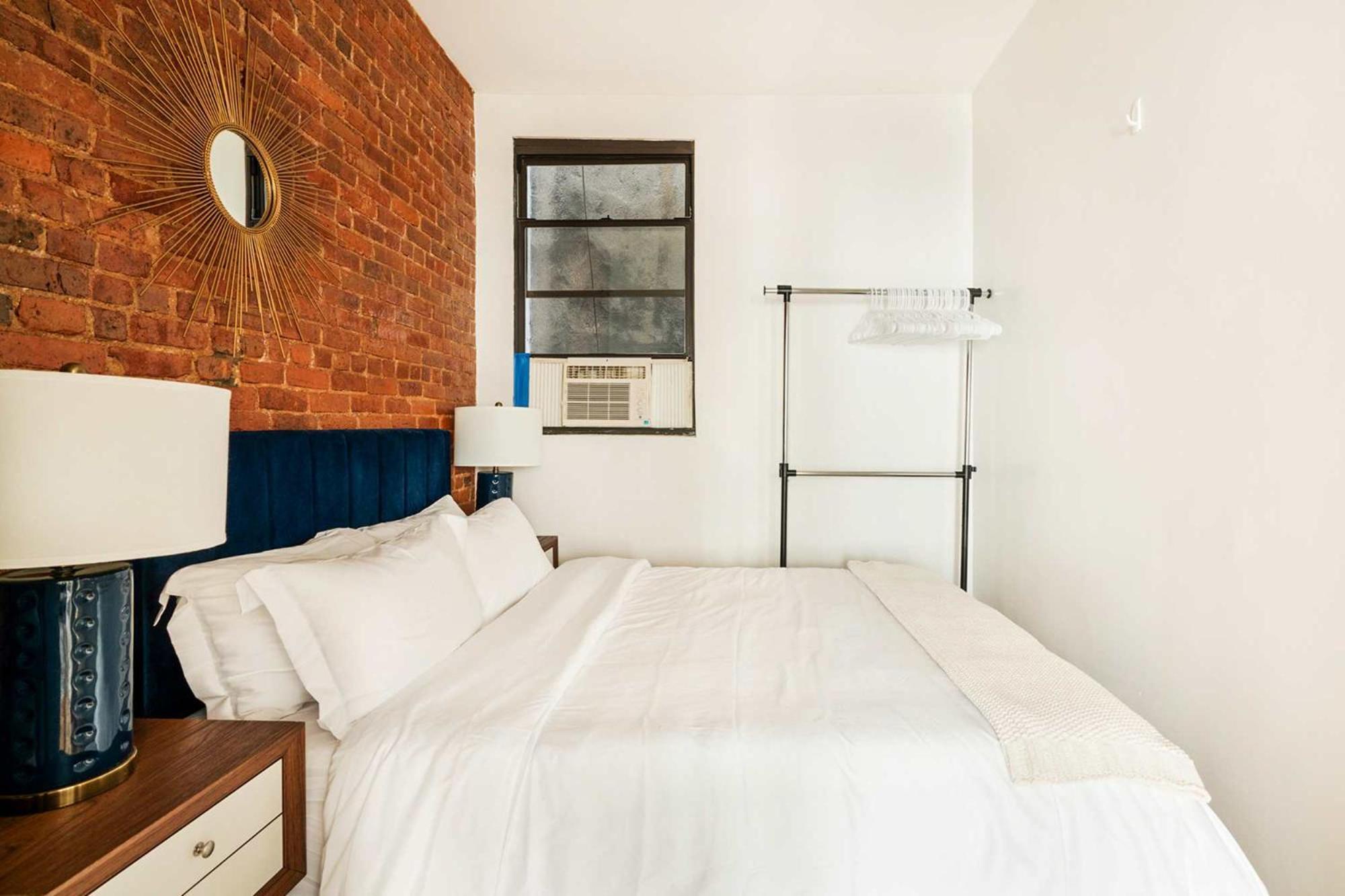 454-4r New 2br Prime Midtown Value Sleeps 5 *
