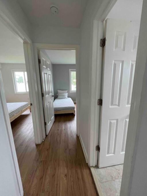 House 2car Parking Subway Jfk Usb New York