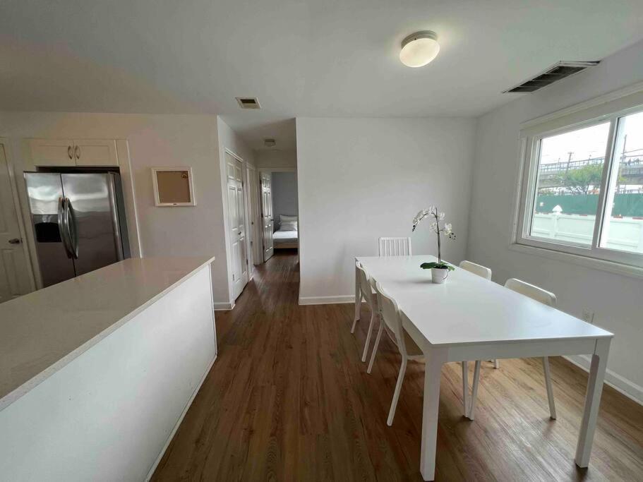 House 2car Parking Subway Jfk Usb