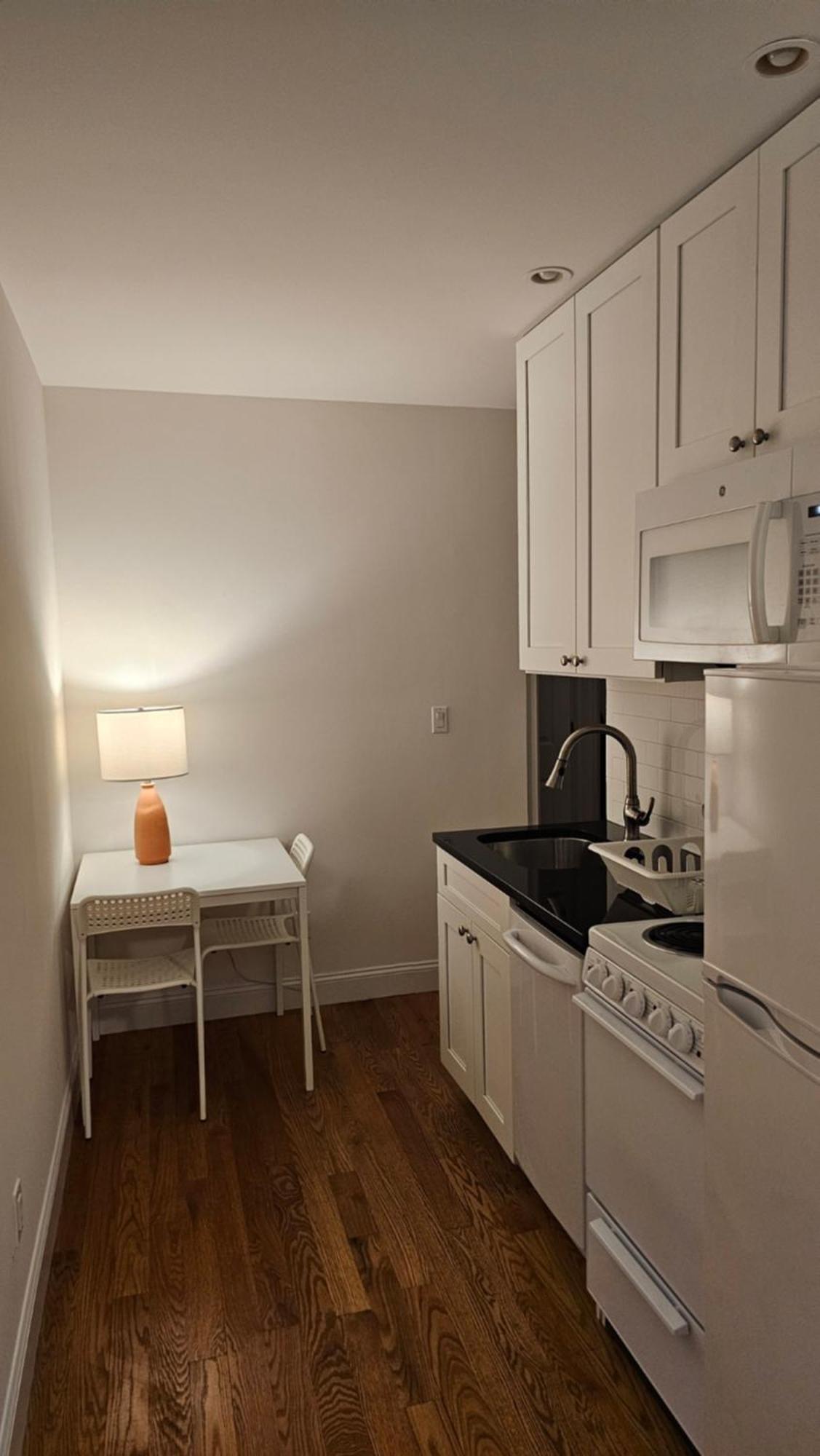 Lamartine Chelsea Hostal