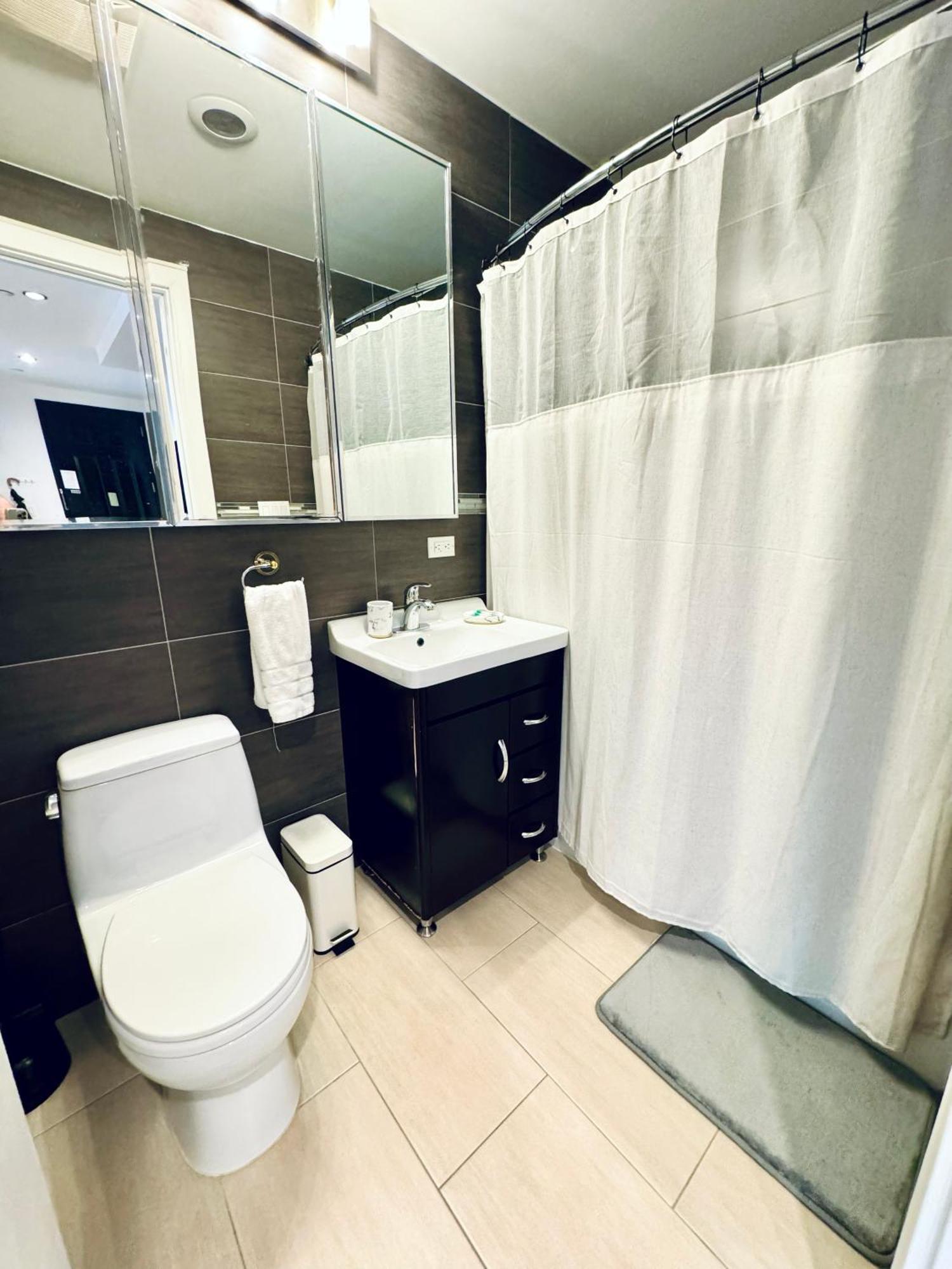 Stunning 3 Bedrooms Appartement *