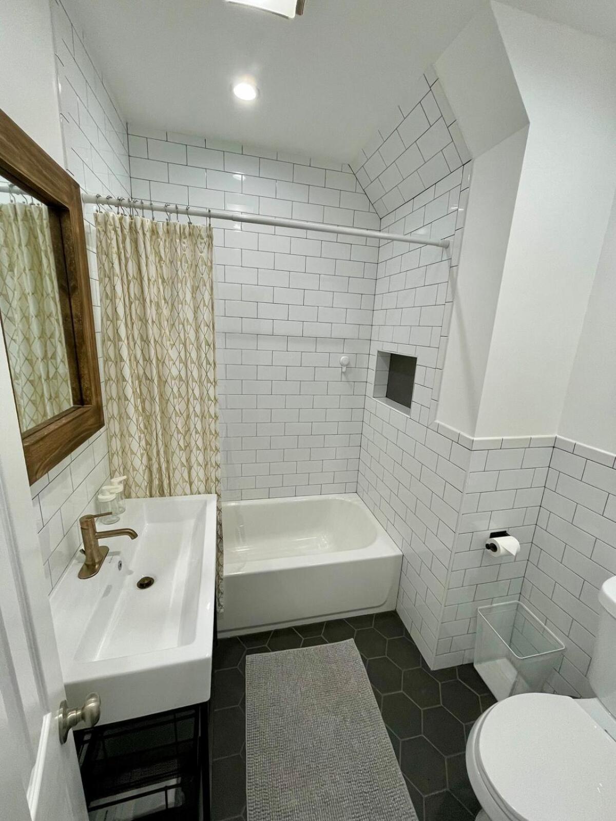 Bright & Spacious 3-bedroom In Vibrant Bushwick! Appartement *