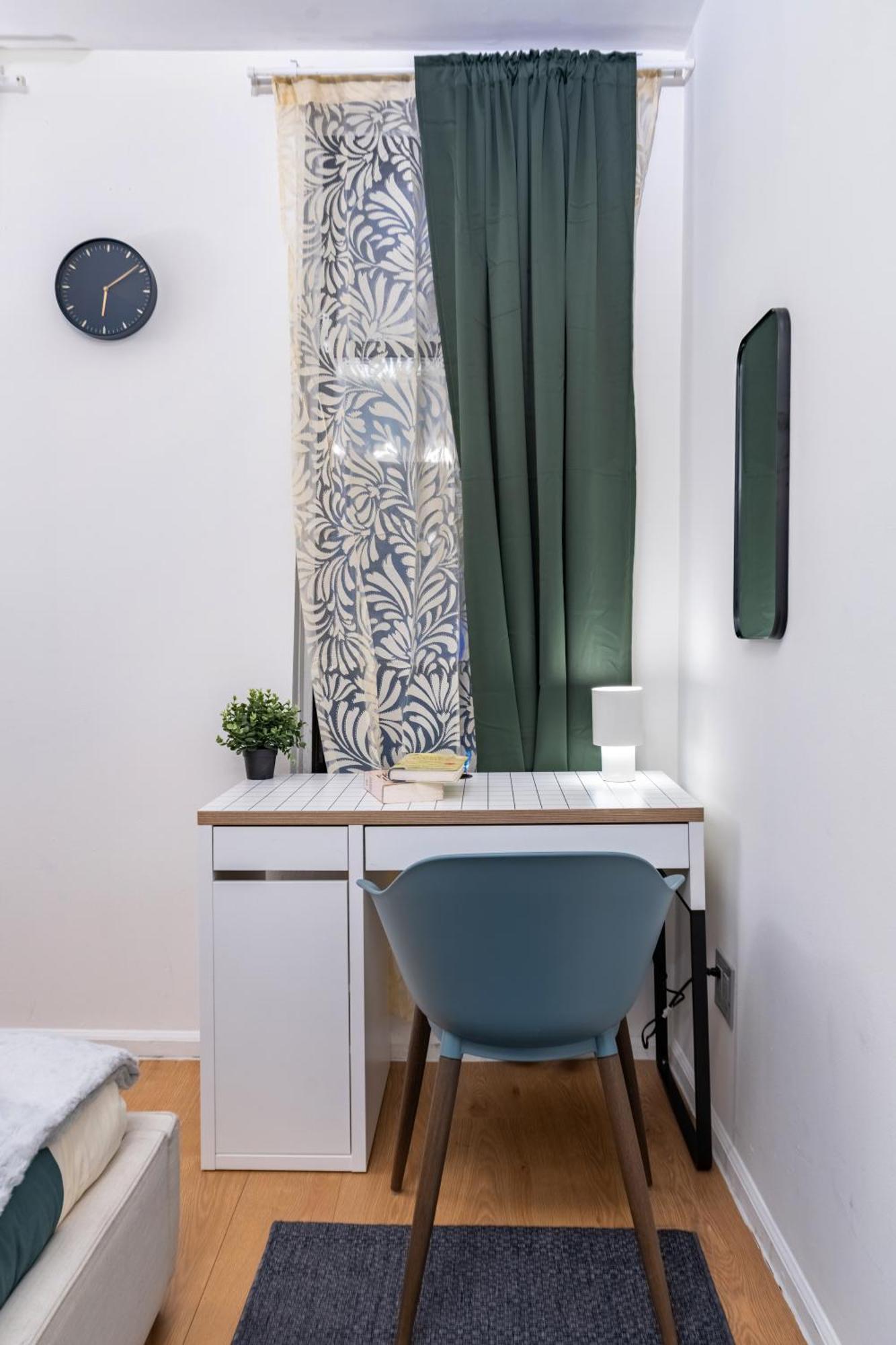 2 Bedroom Paradise In Hells Kitchen Manhattan Appartement New York