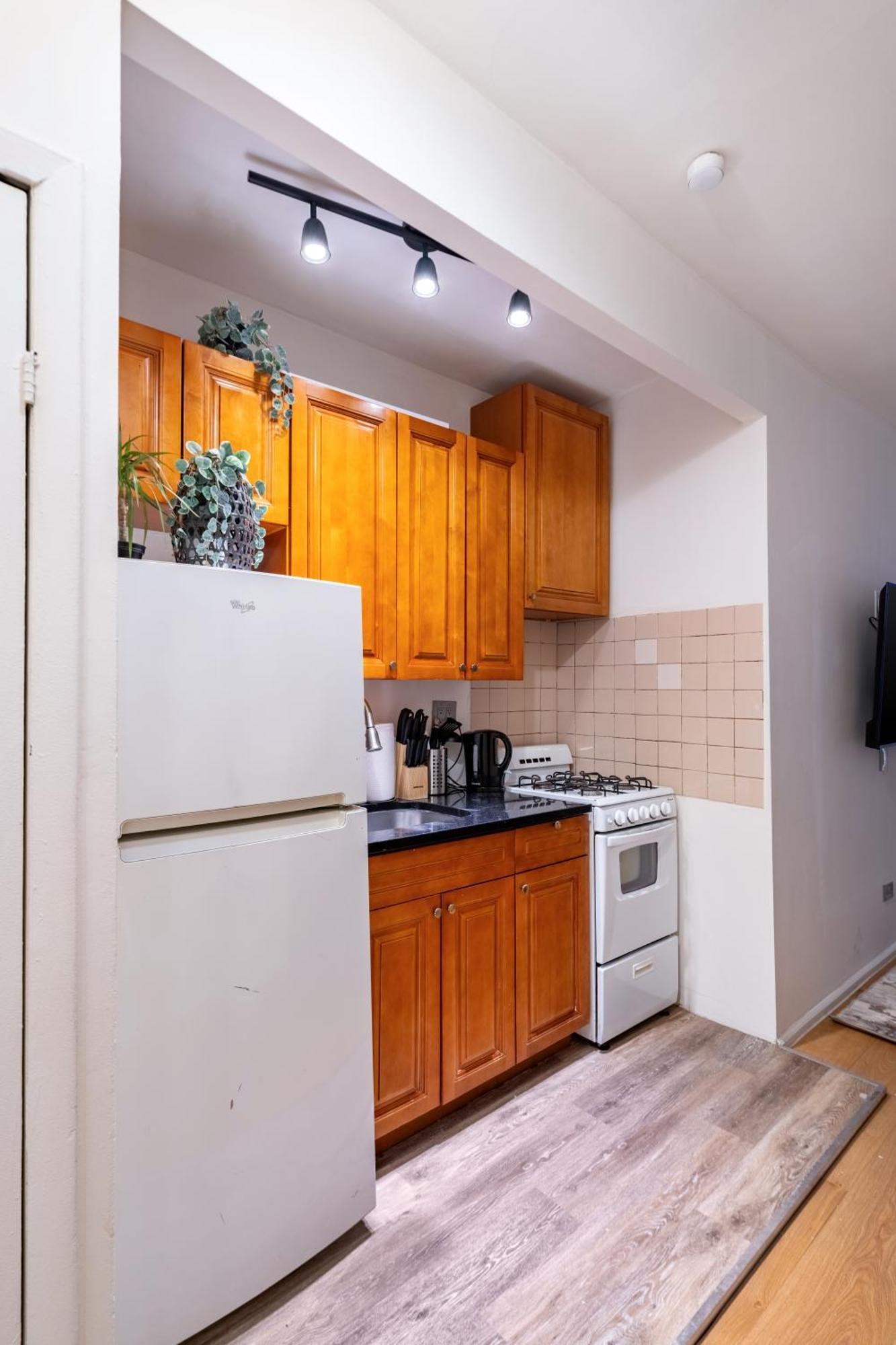 2 Bedroom Paradise In Hells Kitchen Manhattan Appartement *