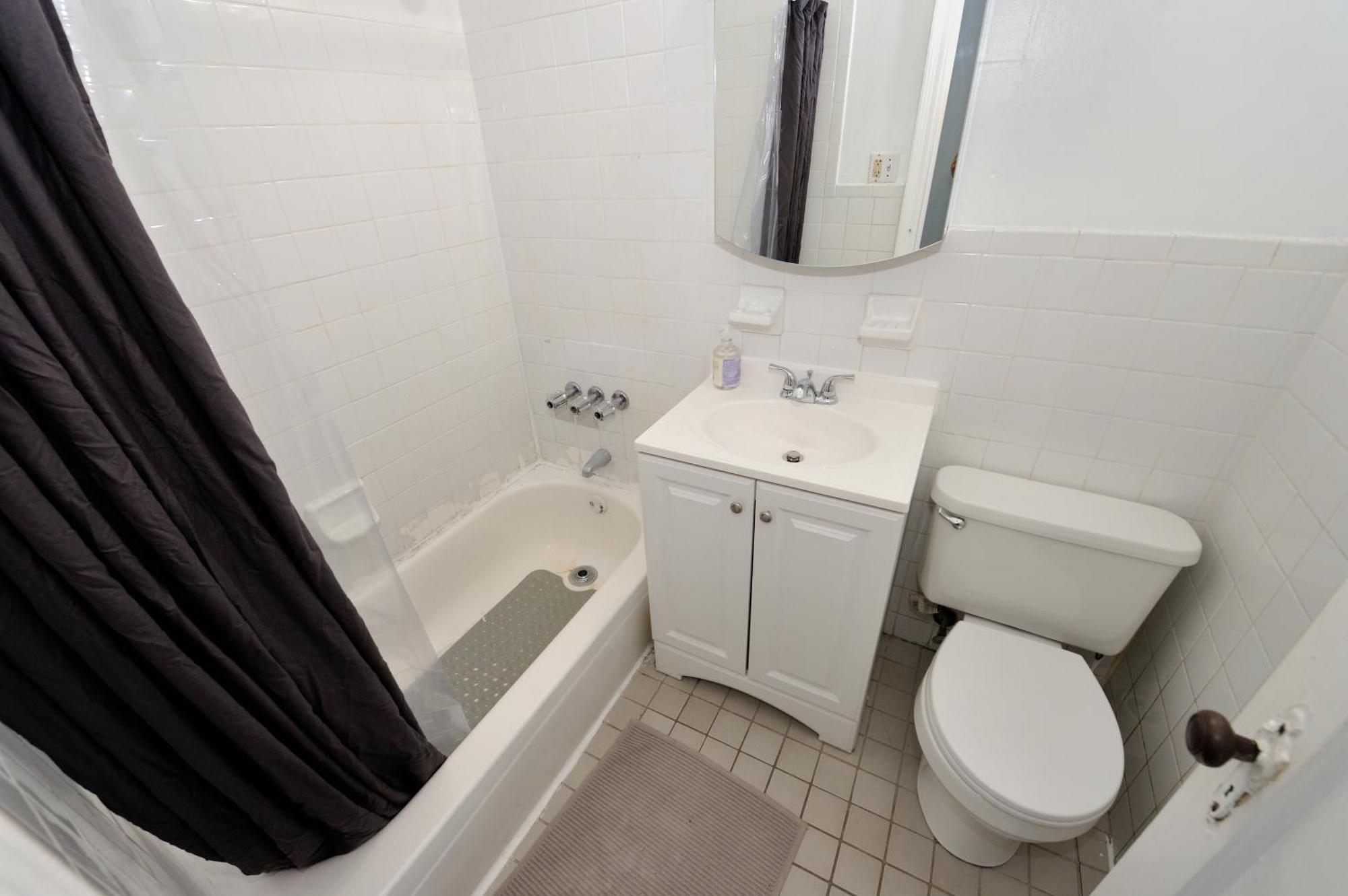 5 Bedroom 2 Bath Full Floor Midtown Apartamento