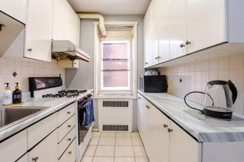 2 Large Bedrooms In Rego Park Lejlighed
