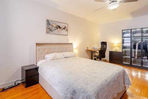Lejlighed 2 Large Bedrooms In Rego Park *