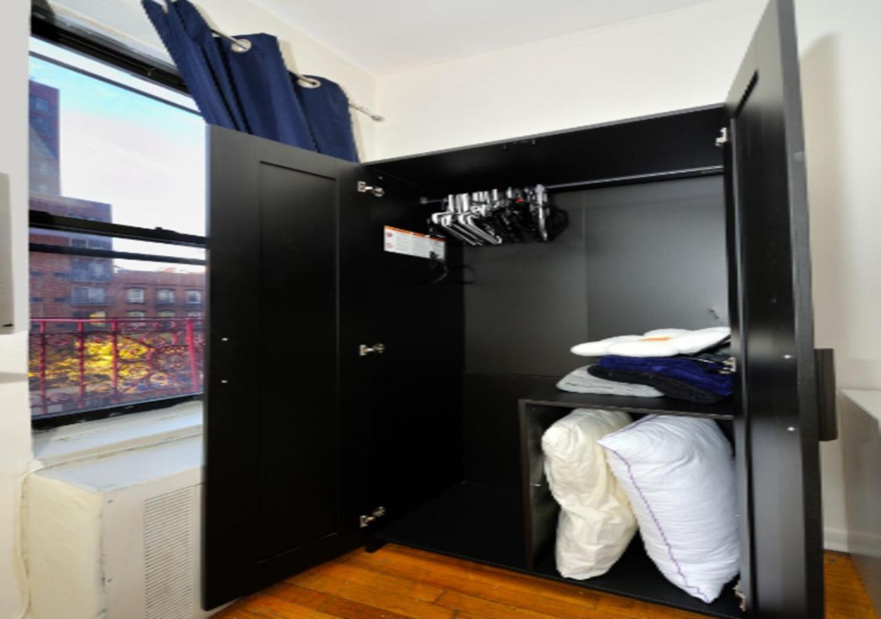 Unique 2 Bed 1 Bath In Ues Lejlighed