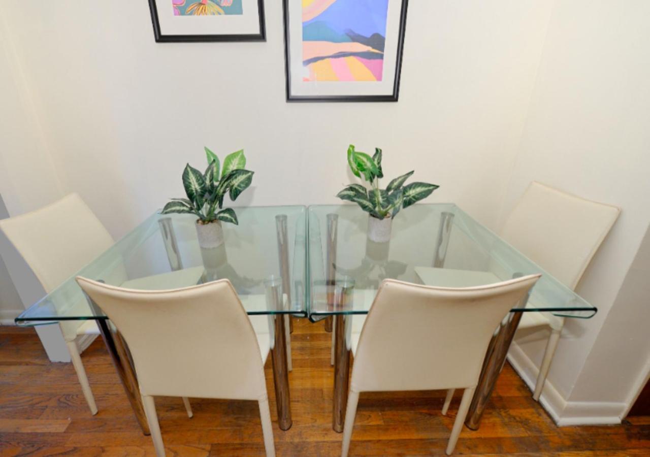 Unique 2 Bed 1 Bath In Ues Lejlighed