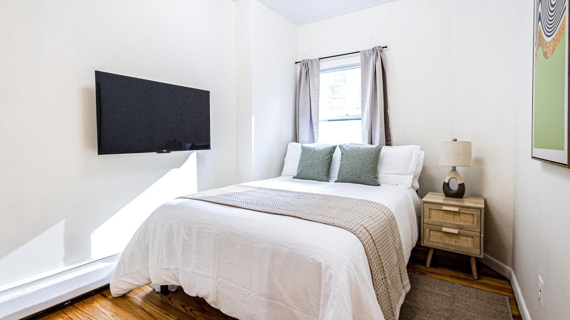 Unbeatable & Cozy 4bdr & 1 Bth In Manhattan Appartement *