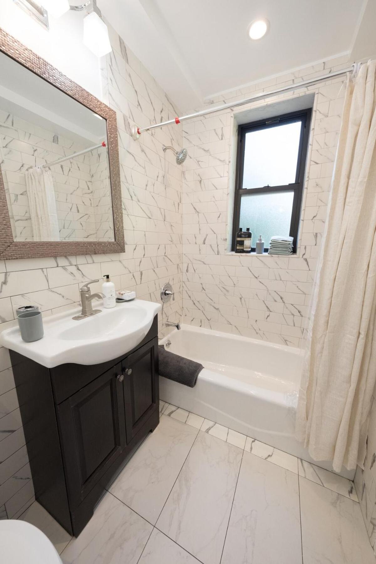 Appartement 4br Two Blocks To Park Elevator, Laundry, Virtual Doorman New York