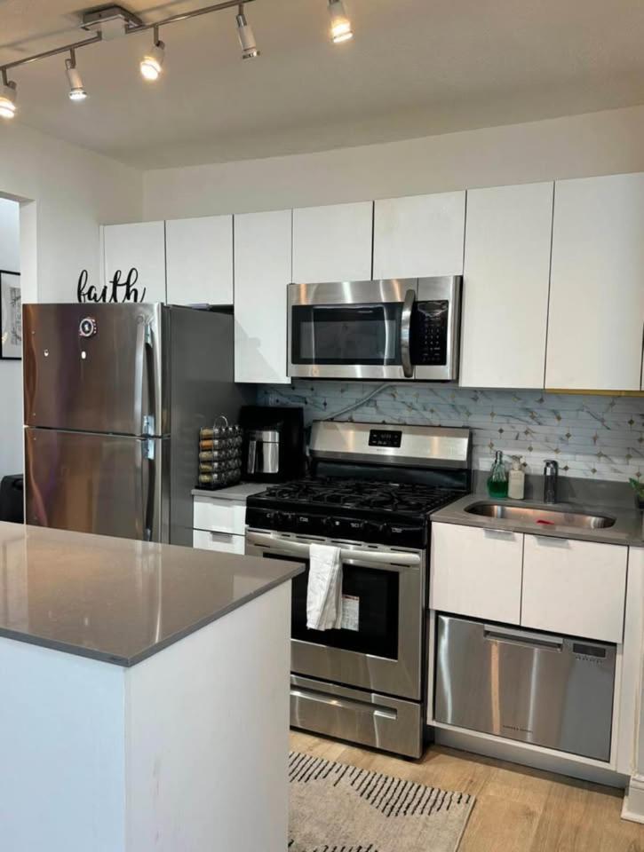 Appartement New Modern 2br W Fireplace & Fitness Lounge, Live Comfortably In East Harlem *