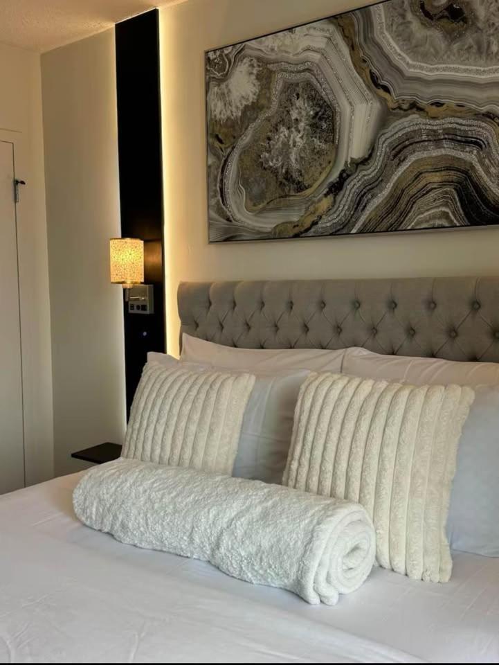 New Modern 2br W Fireplace & Fitness Lounge, Live Comfortably In East Harlem Appartement *