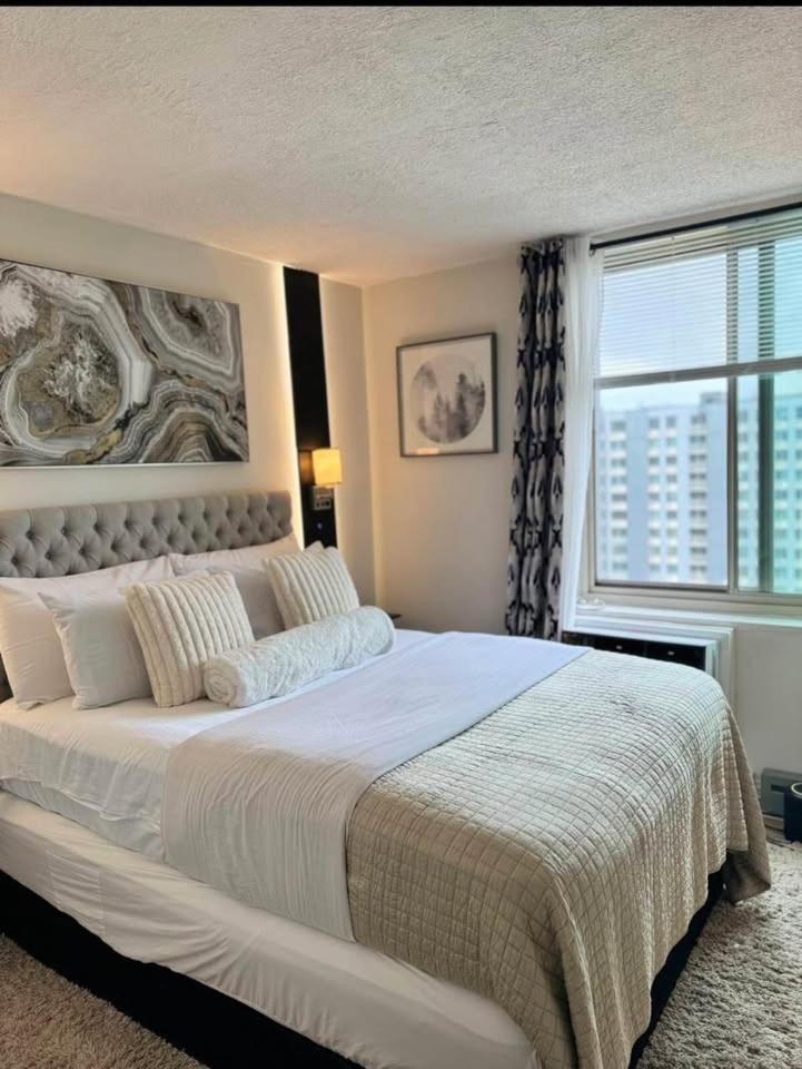 New Modern 2br W Fireplace & Fitness Lounge, Live Comfortably In East Harlem Appartement New York