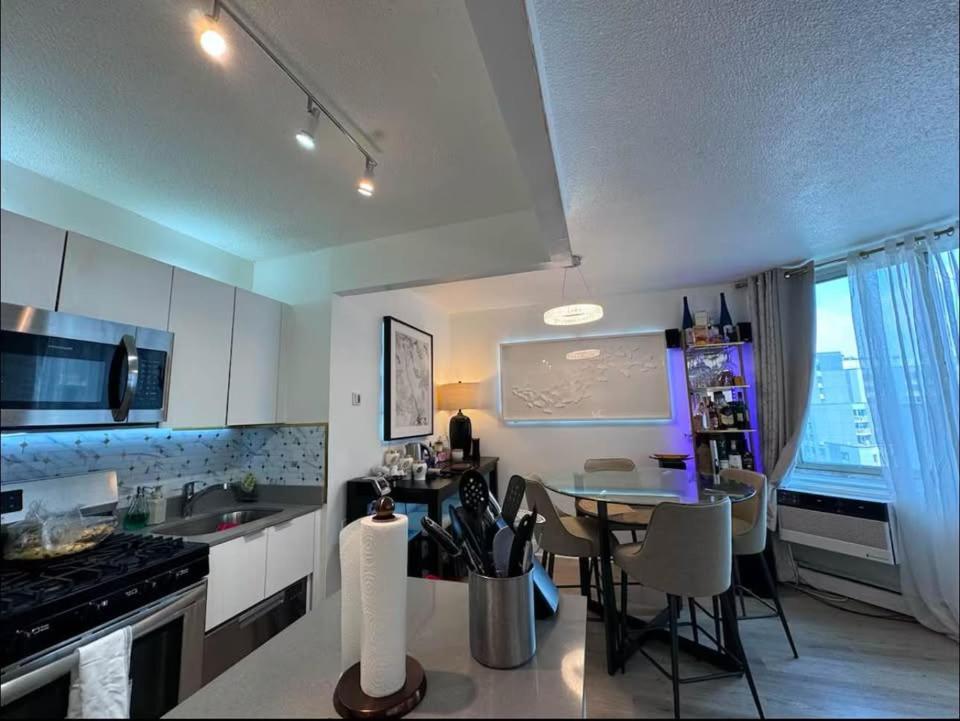 New Chic & Cozy 1bd Near East River, Minutes From Park New York
